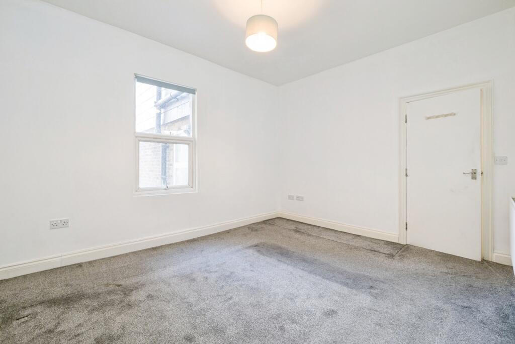 Apartment in London, South Woodford - More