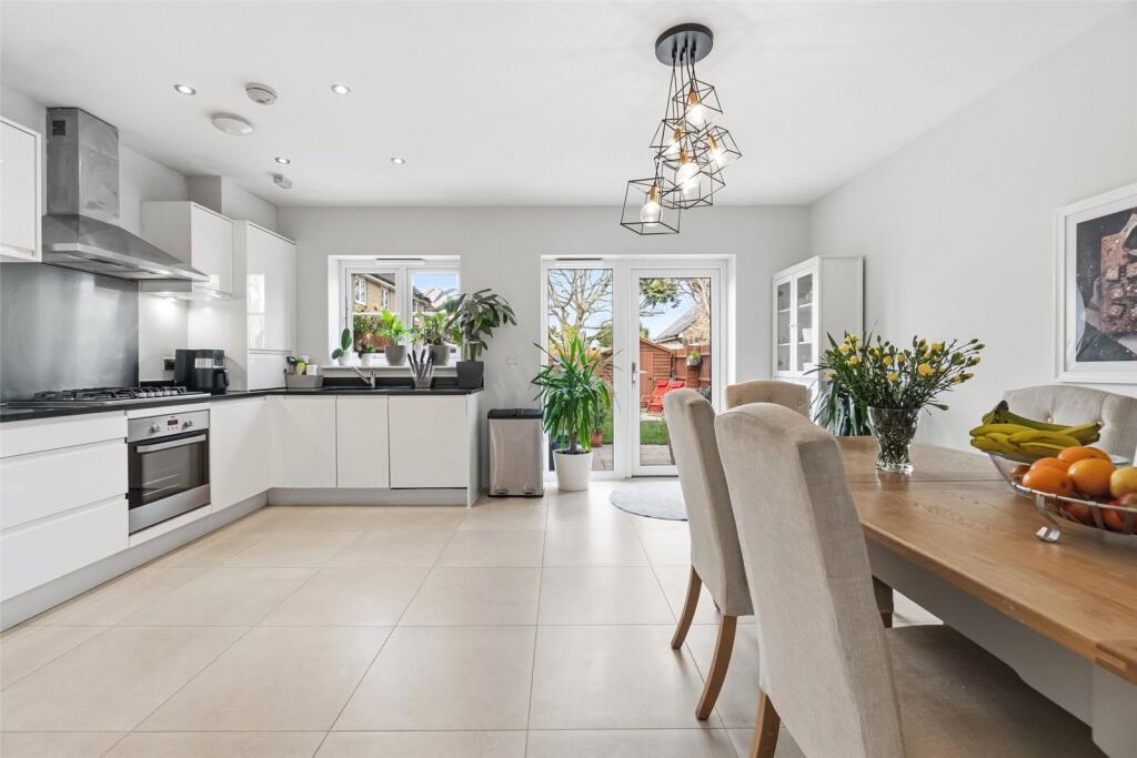 House in Sunbury-on-Thames, Kempton Park - View 4