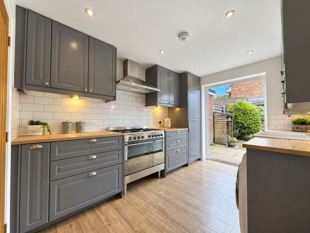 House in Southend-on-Sea - More