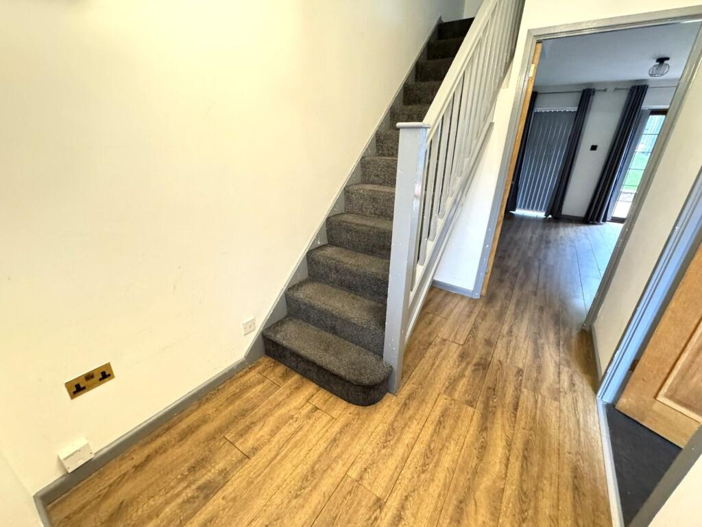 Lakeside Close, Willenhall photo 2