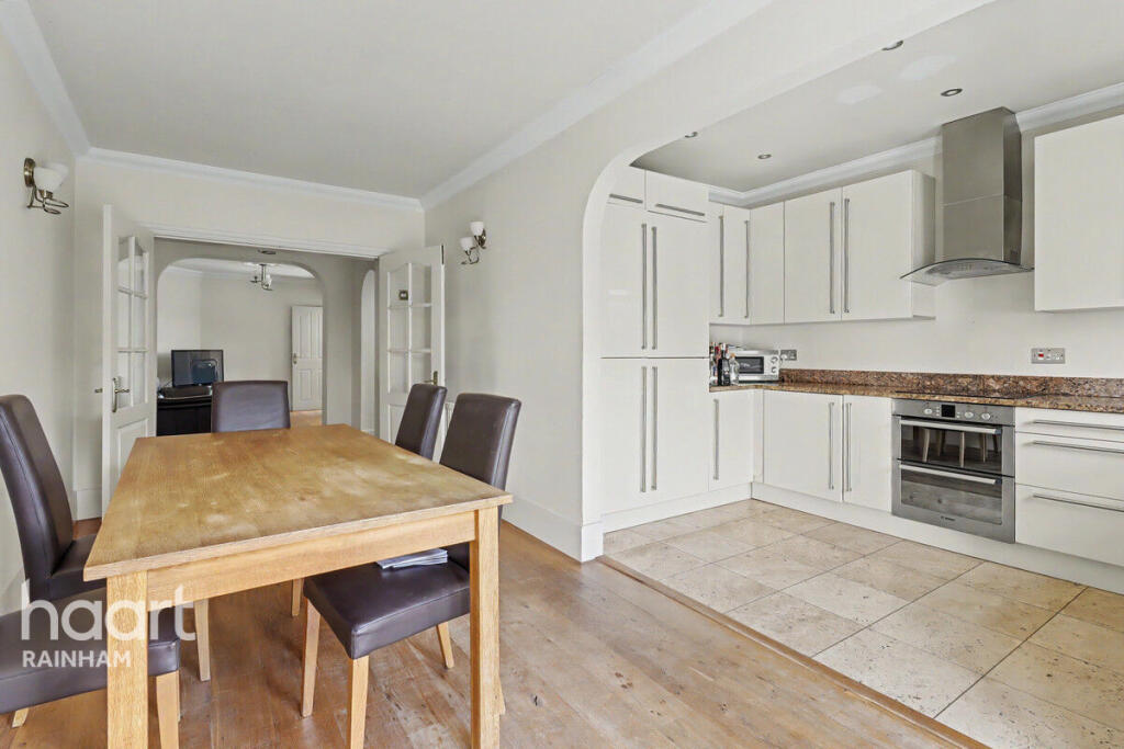 Hood Road, Rainham photo 4