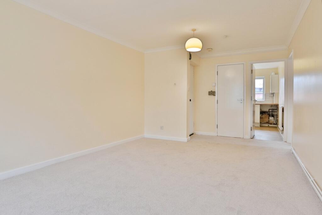 Fairmile Road, CHRISTCHURCH, Dorset, BH23 photo 3