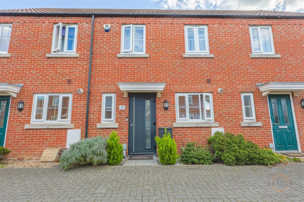 3-bed semi-detached on Humber Drive, Spalding, £215,000