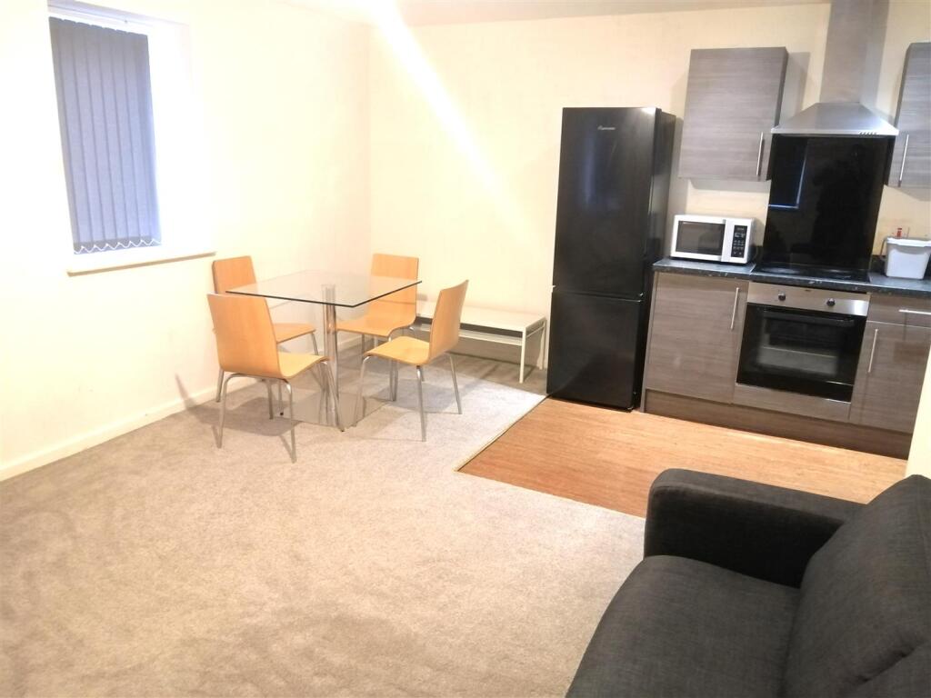 Apartment in Trafford, Greater Manchester - View 3