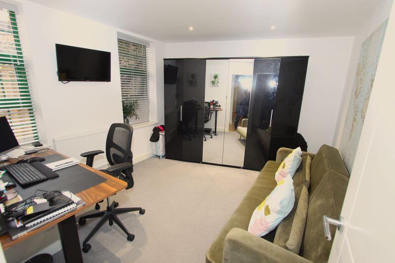 Apartment in Northampton - More
