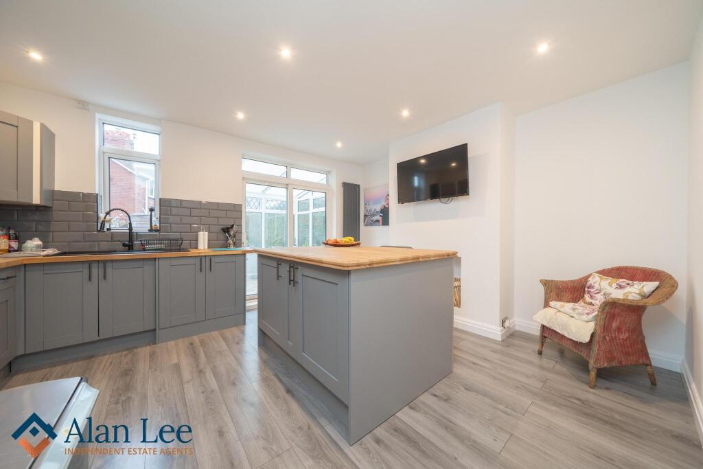 Meadow Way, Macclesfield, SK10 2BX photo 4
