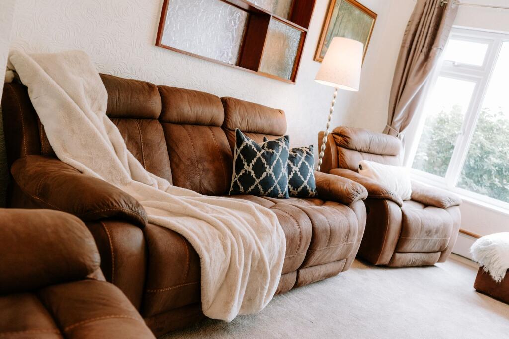 House in Tameside, Greater Manchester - More
