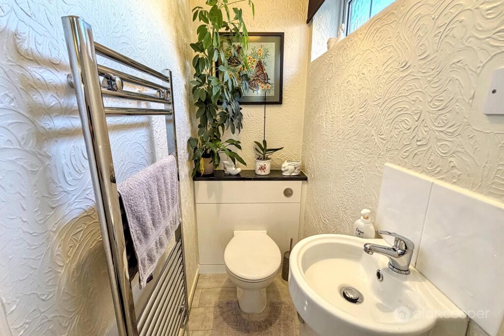 House in Nuneaton and Bedworth, Warwickshire - More