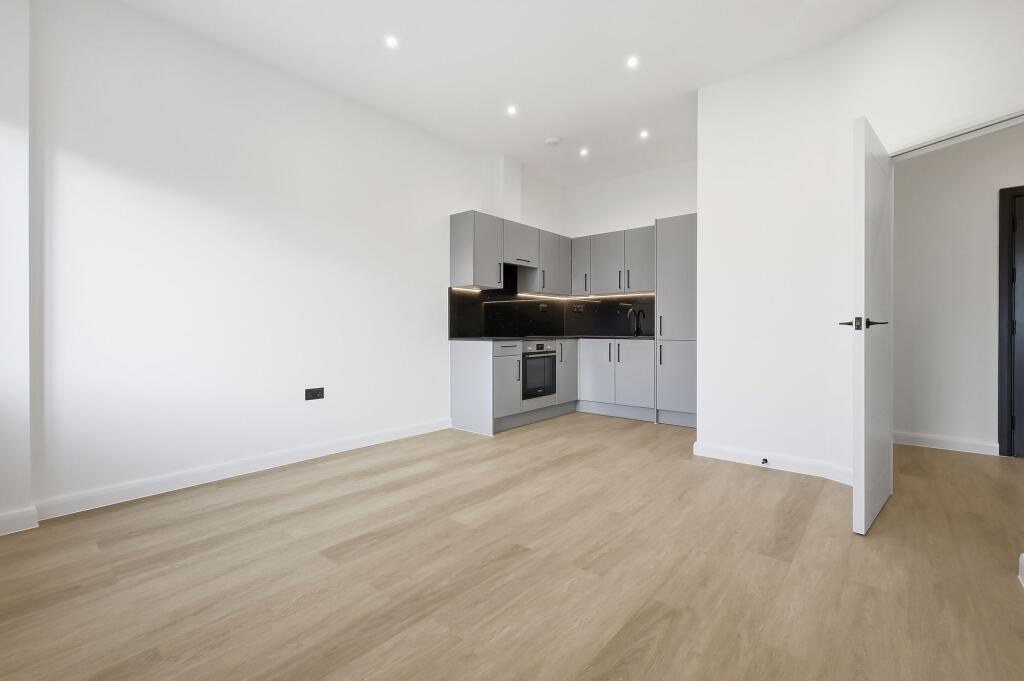 Main image of property: Headgate, Colchester, CO3