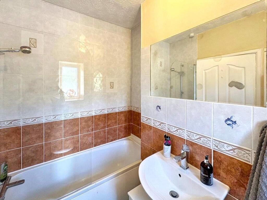 House in RCT, Treorchy - More