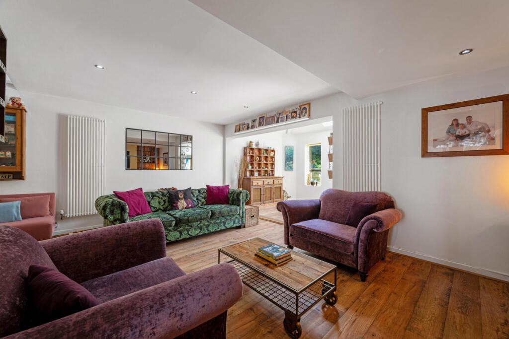 House in Rugby, Warwickshire - View 6