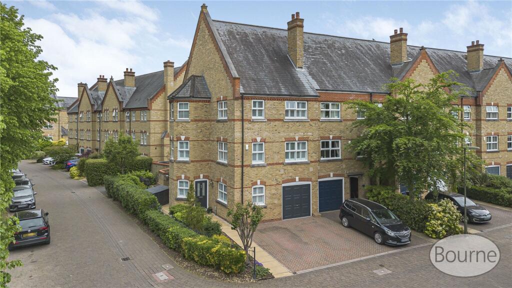Main image of property: Silistria Close, Knaphill, Woking, Surrey, GU21