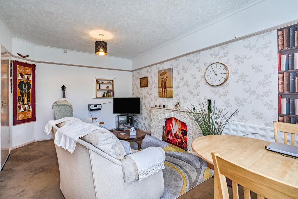 Apartment in Wolverhampton, West Midlands - View 3