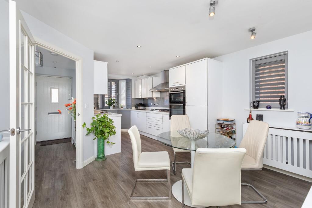 House in Horsham, Broadbridge Heath - View 2