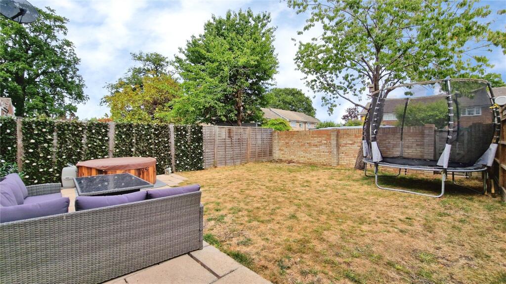 House in Binfield, Bracknell Forest - View 4
