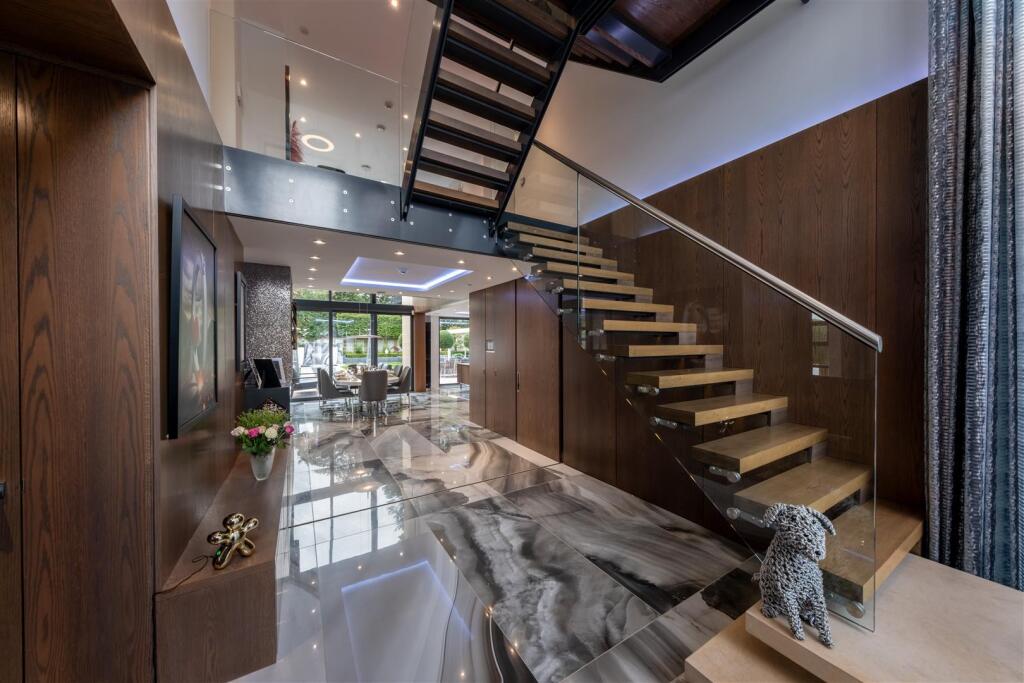 An immaculately presented and contemporary detached family home in Hartford photo 4