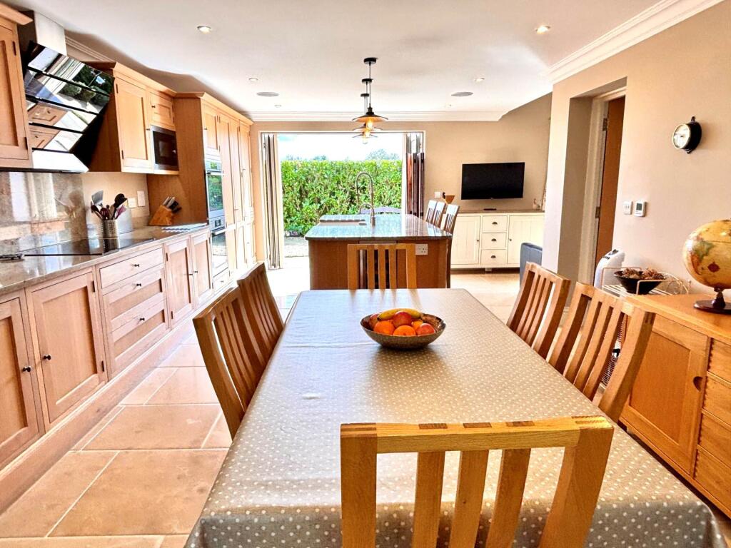 House in Burbage, Eastcourt - View 2