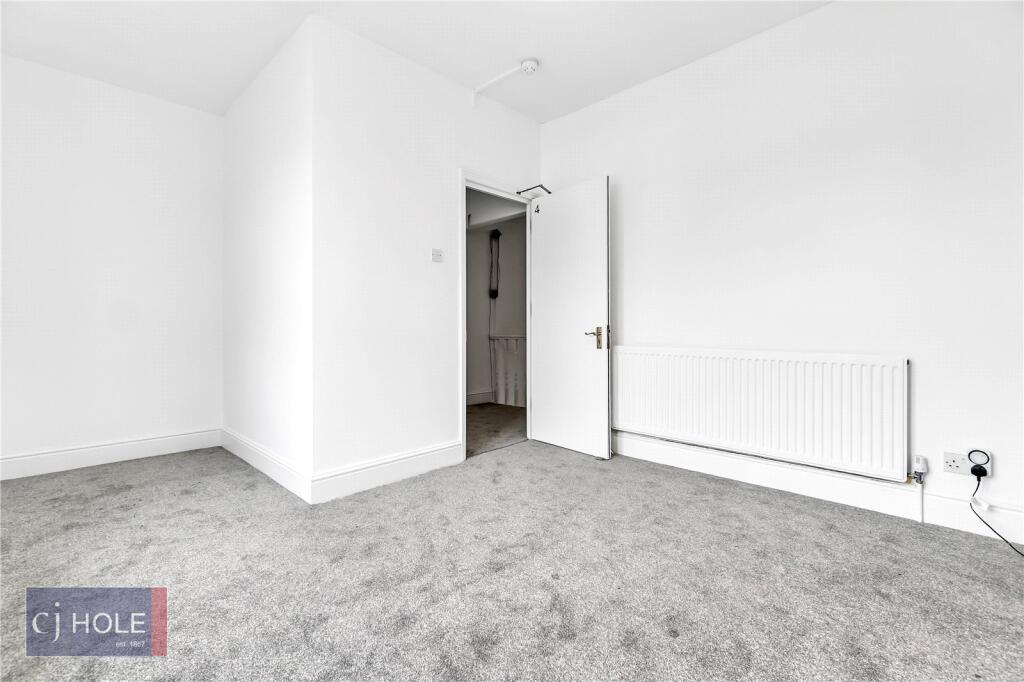 5 bedroom terraced house for rent