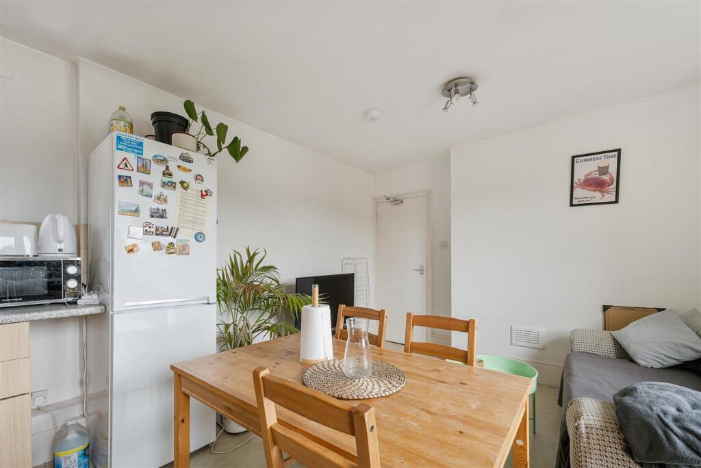 Apartment in London - View 5