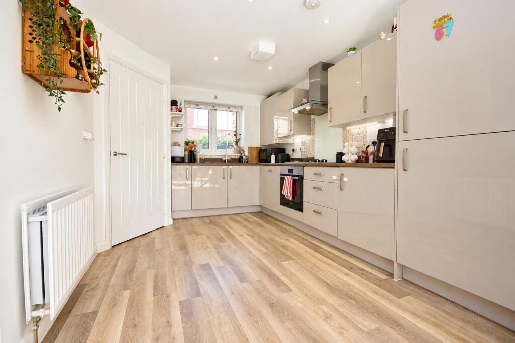 House in Winchester, Whiteley - View 4