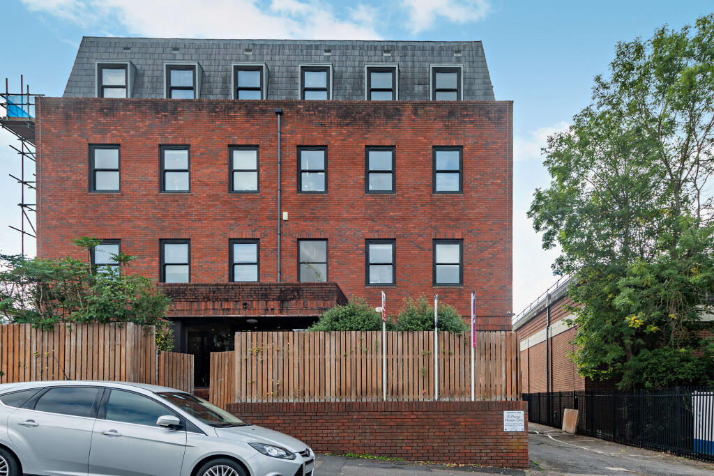 1-bed flat on Cavendish Avenue, Harrow, HA1, £239,000