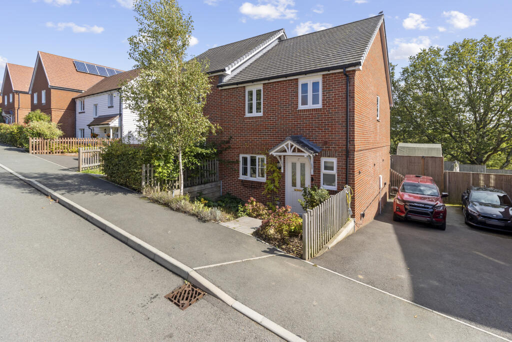 3-bed semi-detached on Oak Way, Herstmonceux, Hailsham, East Sussex, £100,000