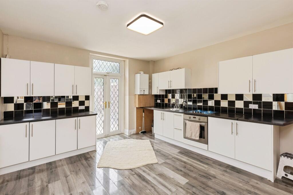 Lister Avenue, Bradford - View 6