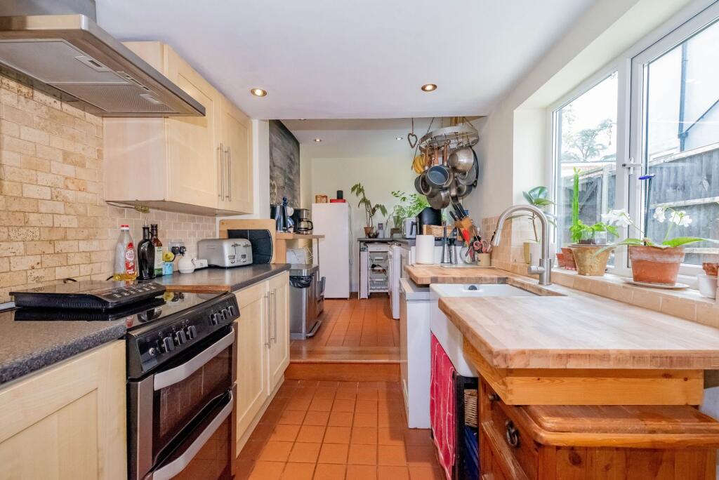 House in Rushmoor, East End, North Town - More