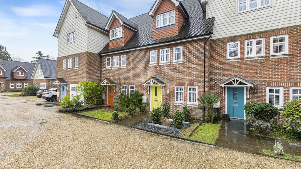 Main image of property: Oakhurst Park Gardens, Hildenborough, Tonbridge