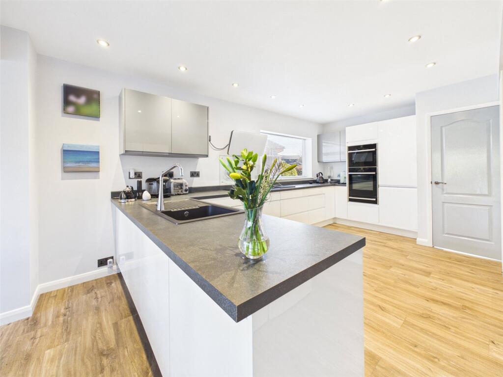 Merestones Drive, Cheltenham, Gloucestershire, GL50 photo 3