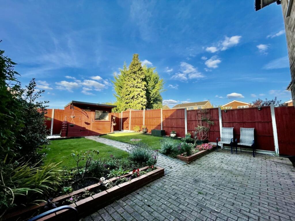 Springfield Gardens, Deanshanger, Milton Keynes, MK19 photo 2