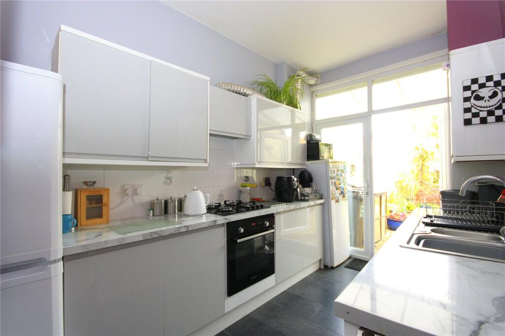 North End Grove, Portsmouth, Hampshire, PO2 photo 4