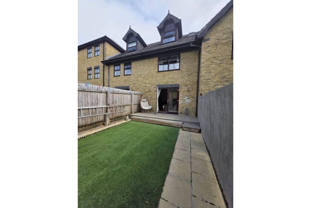 House in Newport - View 3