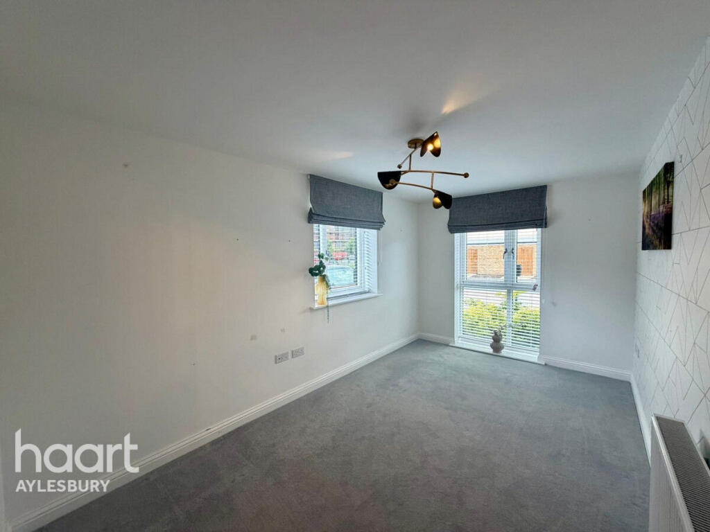 Main image of property: Farmingdale Close, Aylesbury