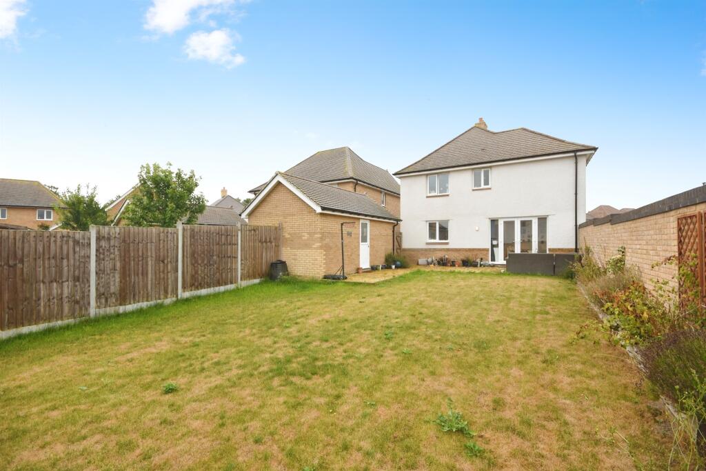Wylds Close, Silver End, WITHAM photo 3