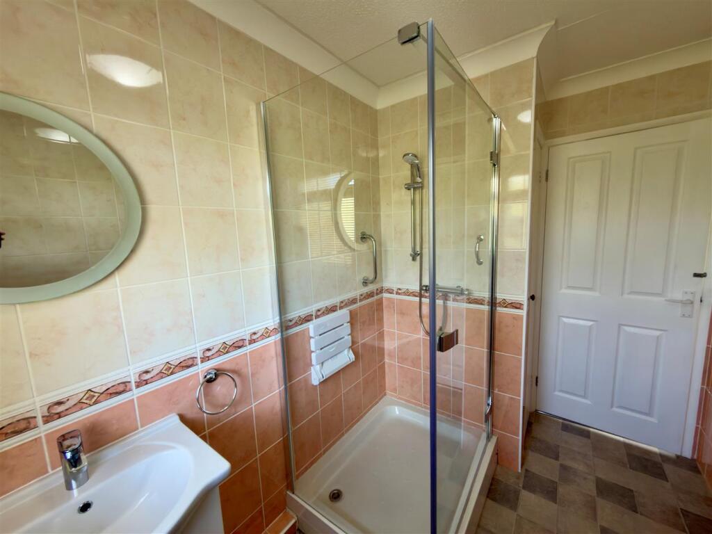 House in Freshwater, Pound Green - More