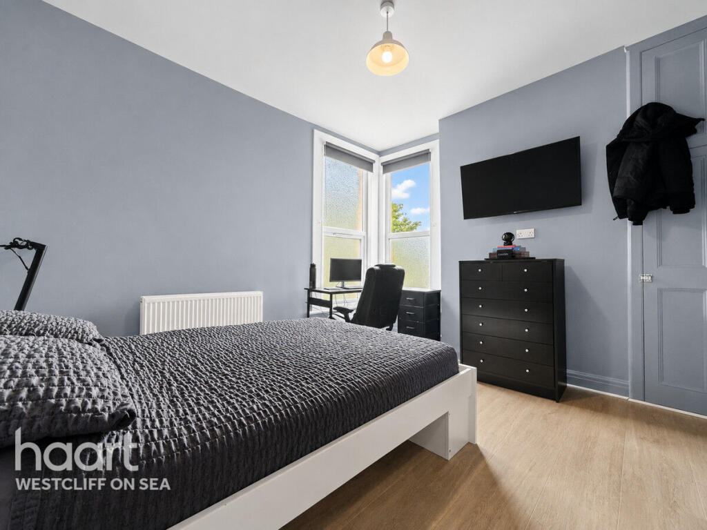 Apartment in Southend-on-Sea, Essex - More