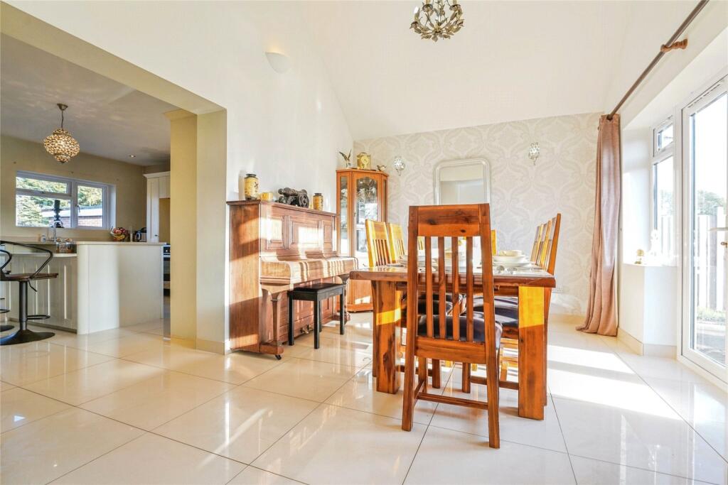 House in Gloucester, Gloucestershire - More