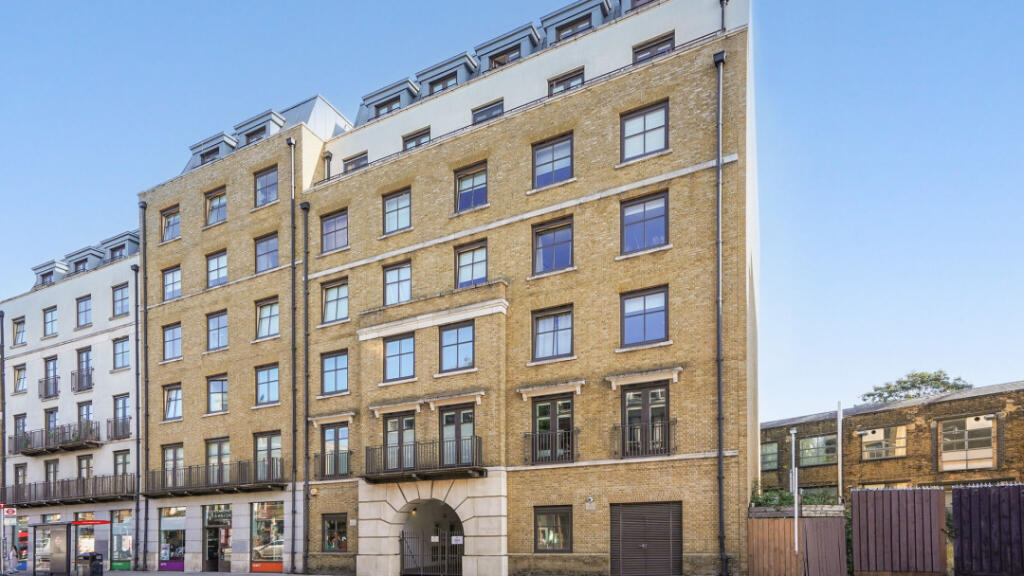 Main image of property: 52 Holloway Road, London, N7 8BU