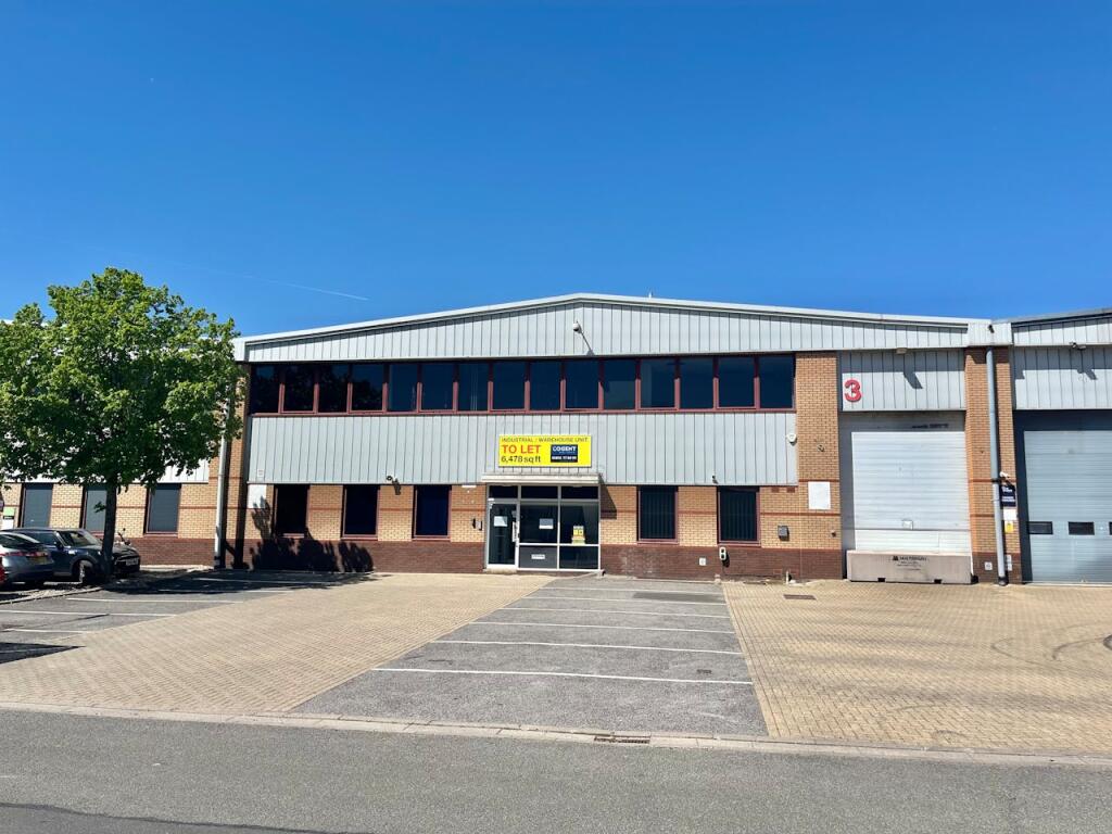 3 Beta Way Egham - Main 1.jpg