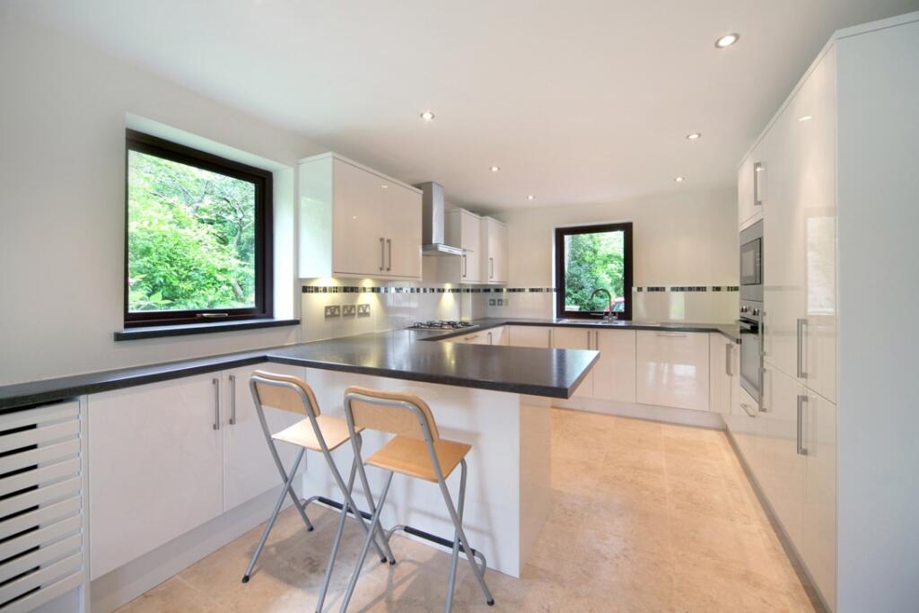 Apartment in Slough, Wooburn - View 3