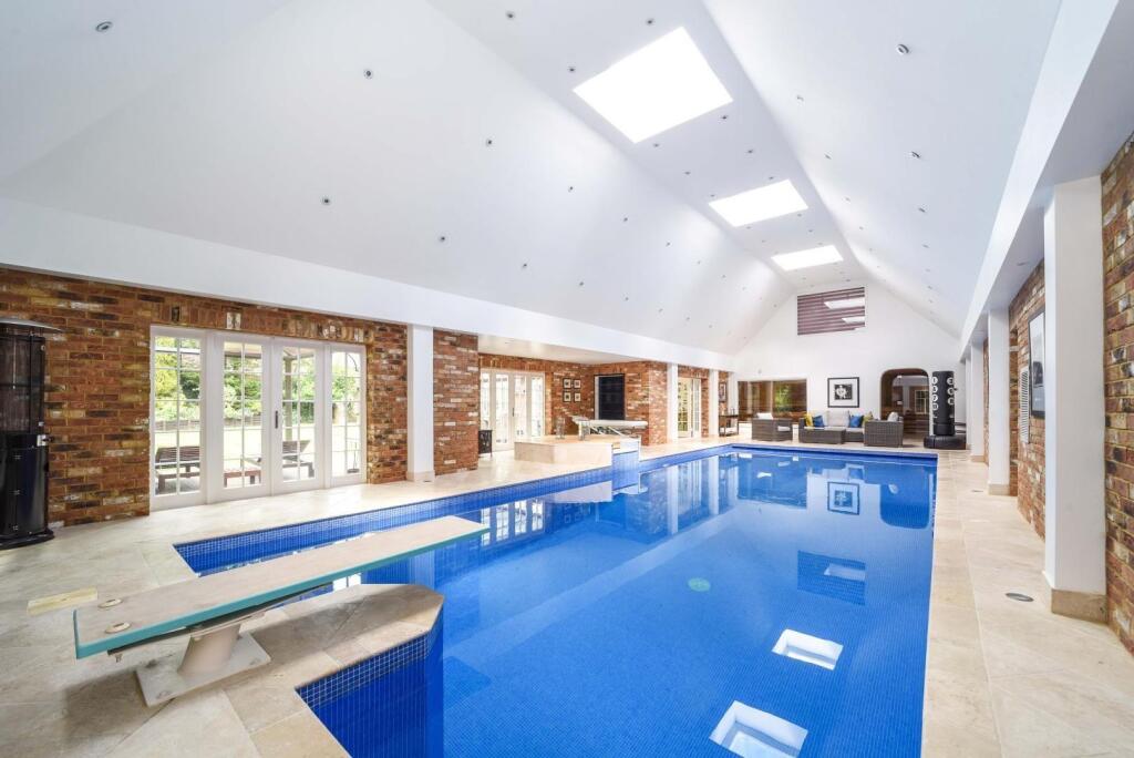 Queens Drive, Oxshott, Surrey photo 4