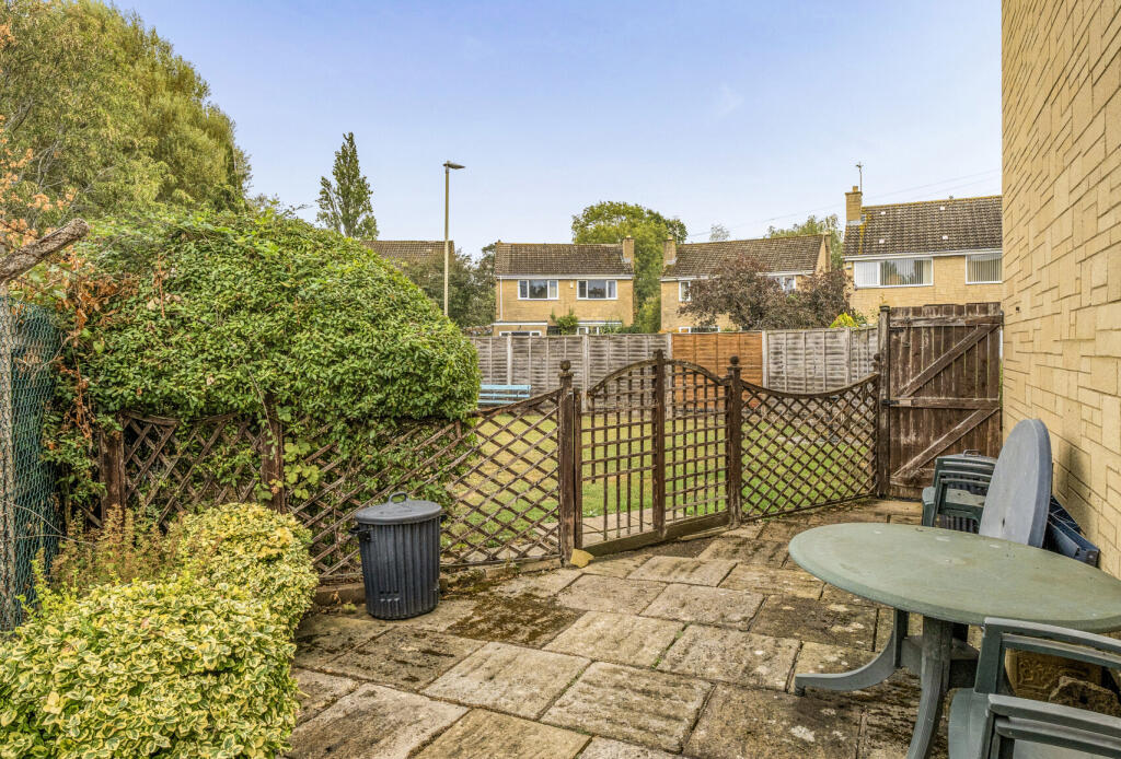 House in Gloucester - View 3