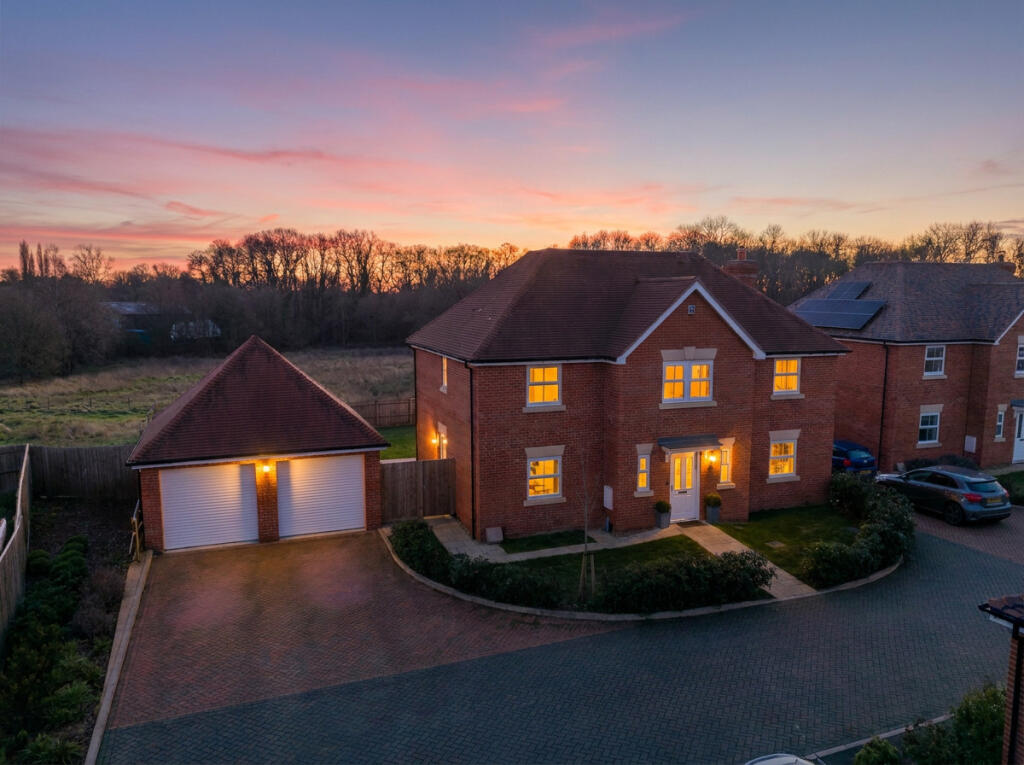 Canberra Lake Way, Reading, RG10, Reading