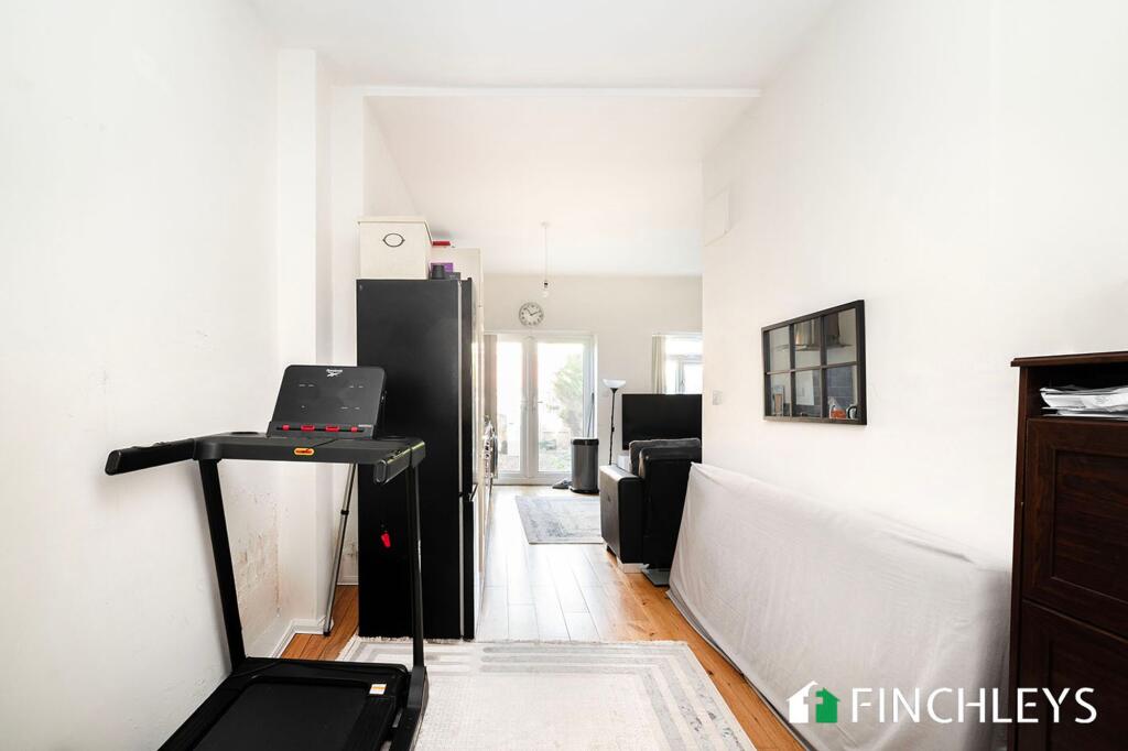 Apartment in London, West Finchley - View 2
