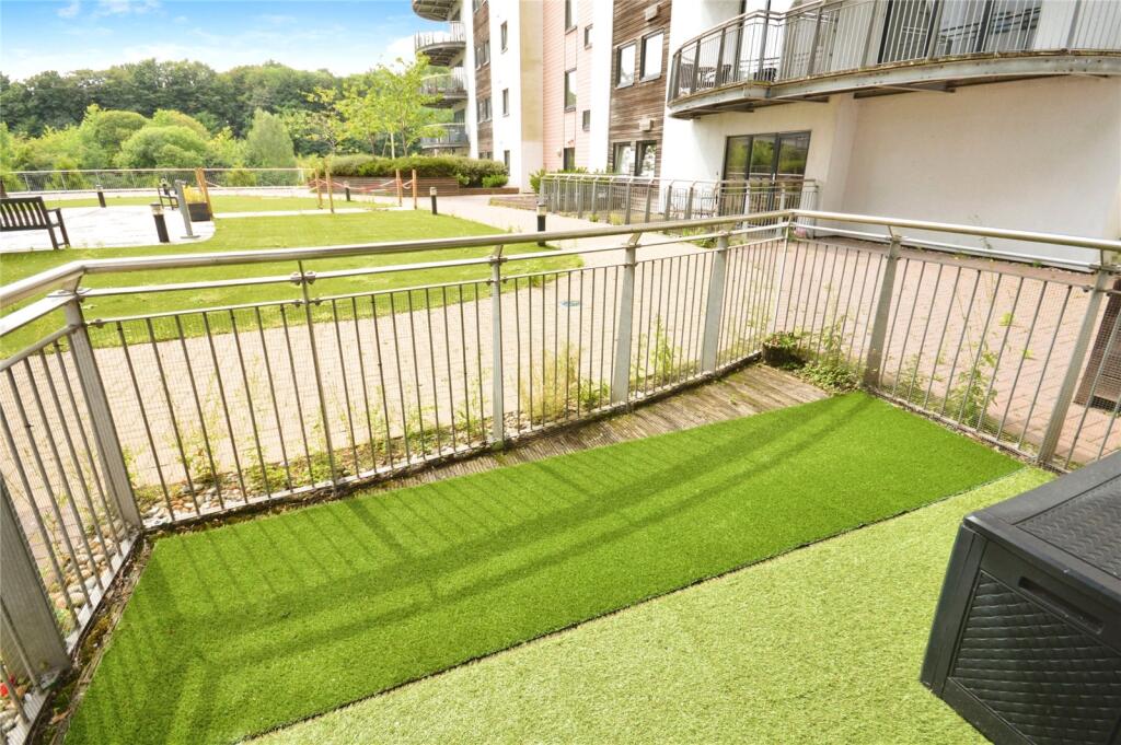 Apartment in Cardiff, Grangetown - View 2