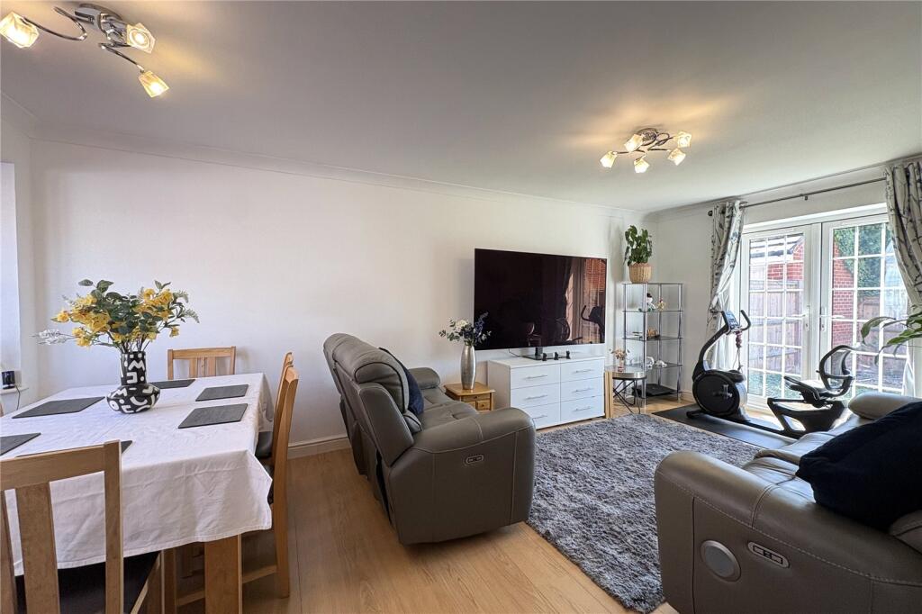 House in Rushmoor, North Town - View 5