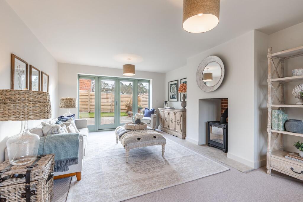 Chain Free Fleur Home in the Heart of Blakeney photo 3