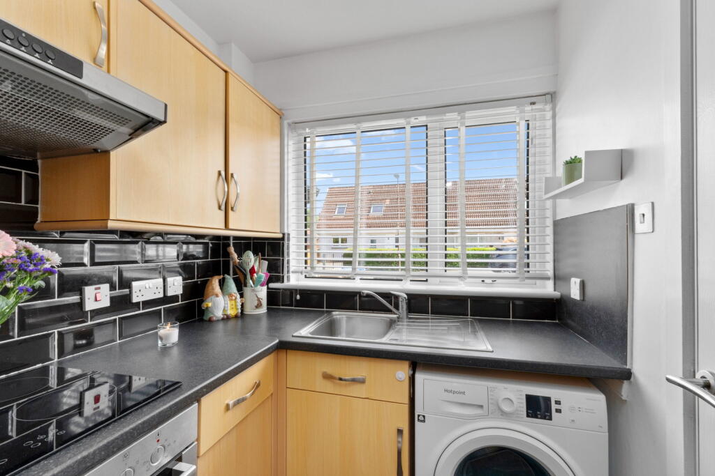 House in Mid Calder, Craigshill - View 5