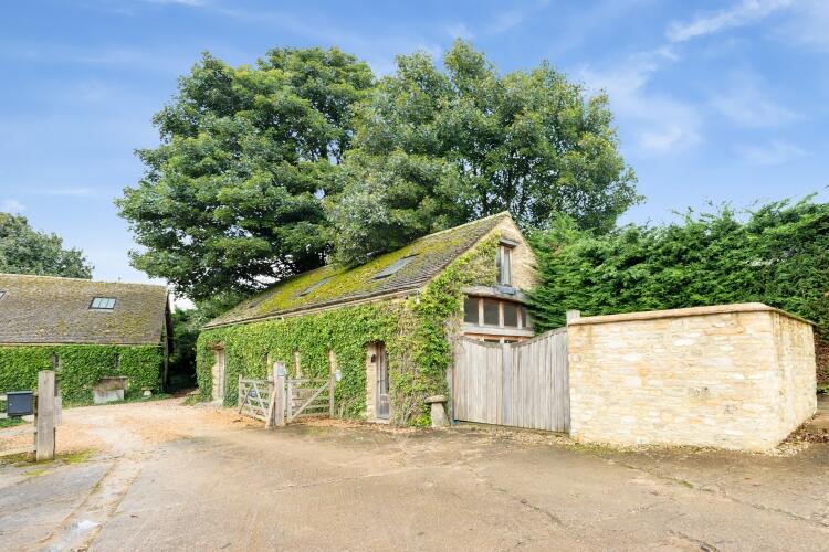 Main image of property: Asthall Leigh